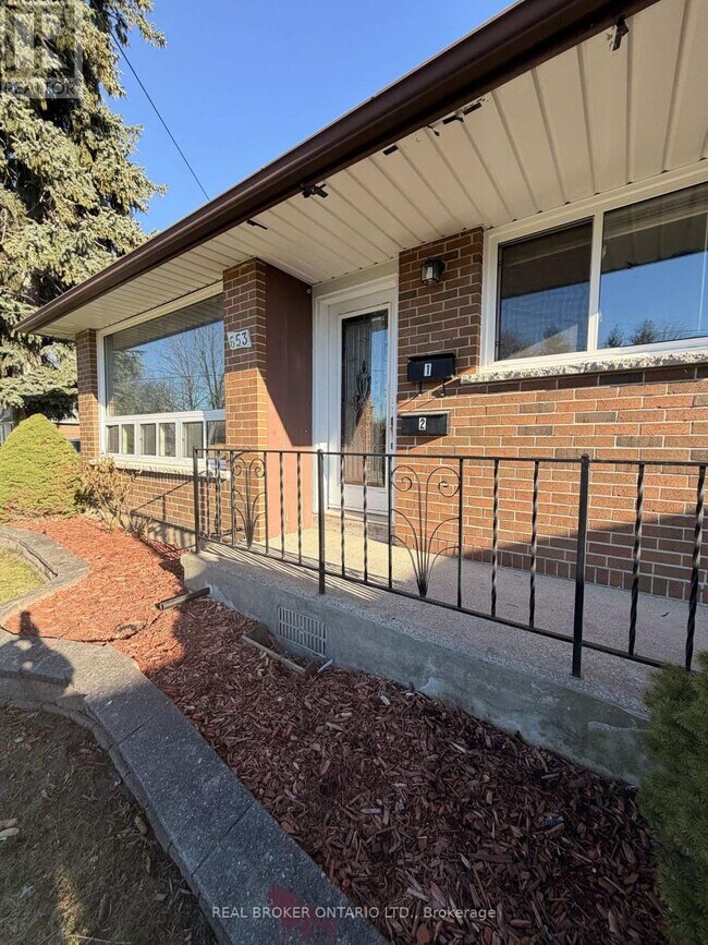 653 Athol St E in Oshawa, ON - Building Photo - Building Photo