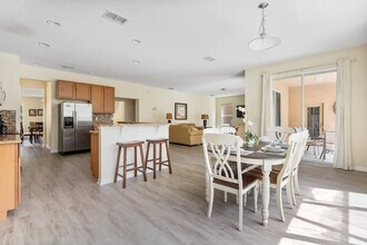 220 Las Fuentes Dr in Kissimmee, FL - Building Photo - Building Photo