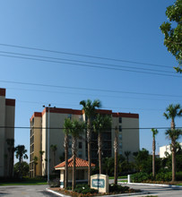 Nautilus Apartments in Hollywood, FL - Building Photo - Building Photo