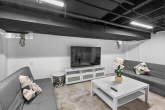 2009 Sharon St in Detroit, MI - Building Photo - Building Photo