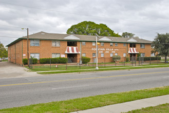 Fountain Villa Apartments in Dallas, TX - Building Photo - Building Photo