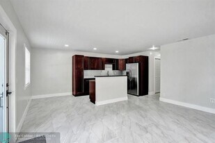 800 SW 12th Ct in Fort Lauderdale, FL - Building Photo