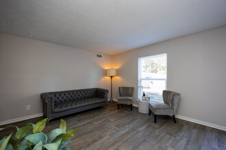 Vista Ridge Apartments in Gainesville, GA - Building Photo - Interior Photo