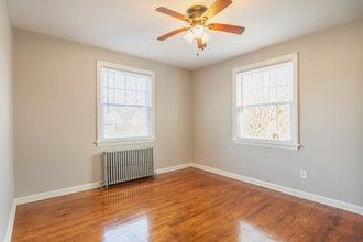 Elbur Avenue in Lakewood, OH - Foto de edificio - Interior Photo
