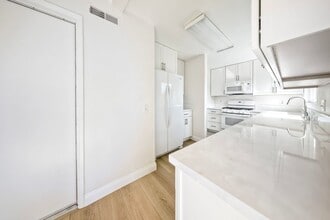 4711 Sunny Hills Rd in Oceanside, CA - Building Photo - Building Photo