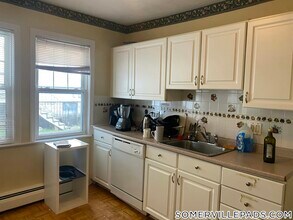 29 Chetwynd Rd in Somerville, MA - Building Photo - Building Photo
