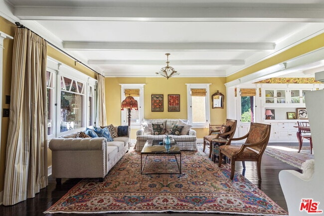 property at 811 Occidental Blvd