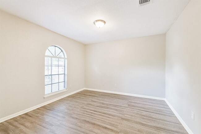 property at 2714 Foliage Green Dr