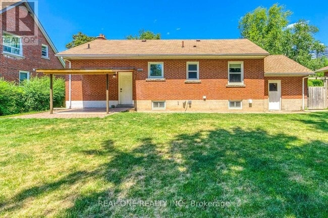 property at 2048 Edinburgh Dr