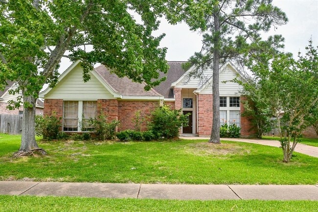 property at 2915 Pepperwood Dr