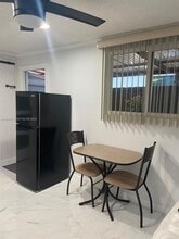 6720 Charleston St in Hollywood, FL - Building Photo - Building Photo