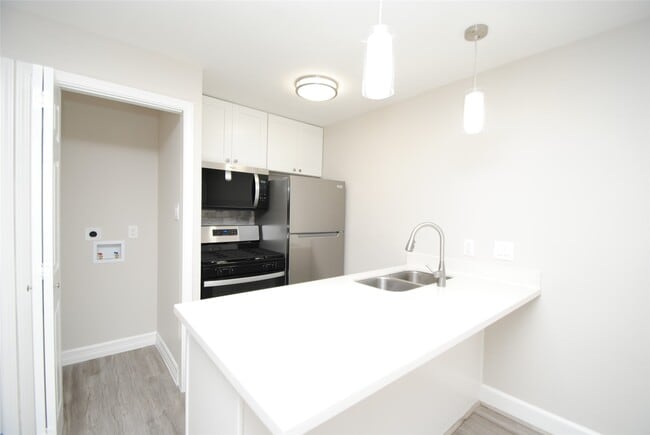 property at 2515 Yoakum Blvd