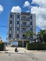 1790 S Treasure Dr in North Bay Village, FL - Building Photo