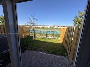 2732 SE 26th Ave in Homestead, FL - Building Photo - Building Photo