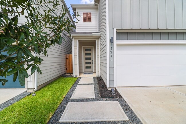 5213 Pinemont Creek Ln