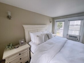 7 Felton St, Unit 2 in Quincy, MA - Foto de edificio - Building Photo