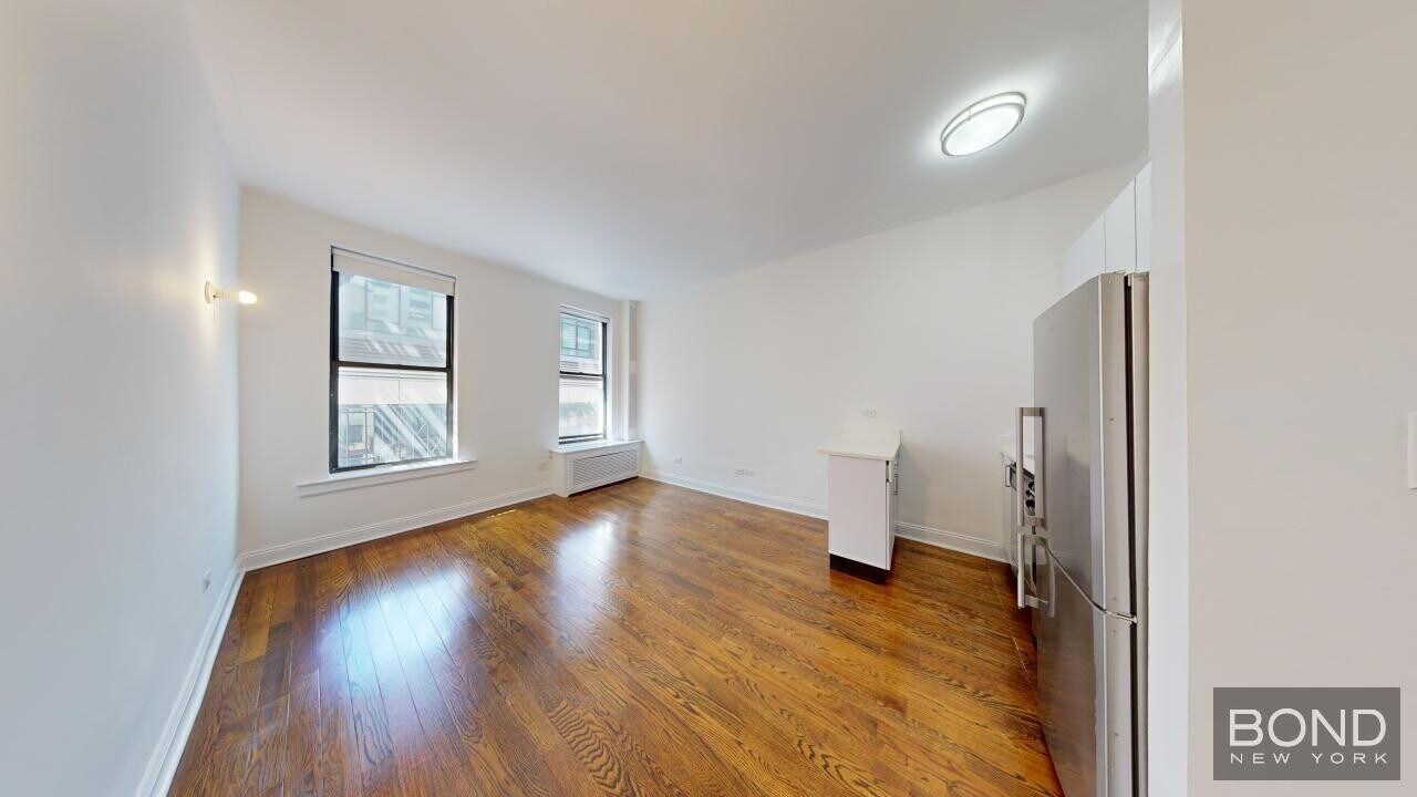 163 E 87th St in New York, NY - Building Photo