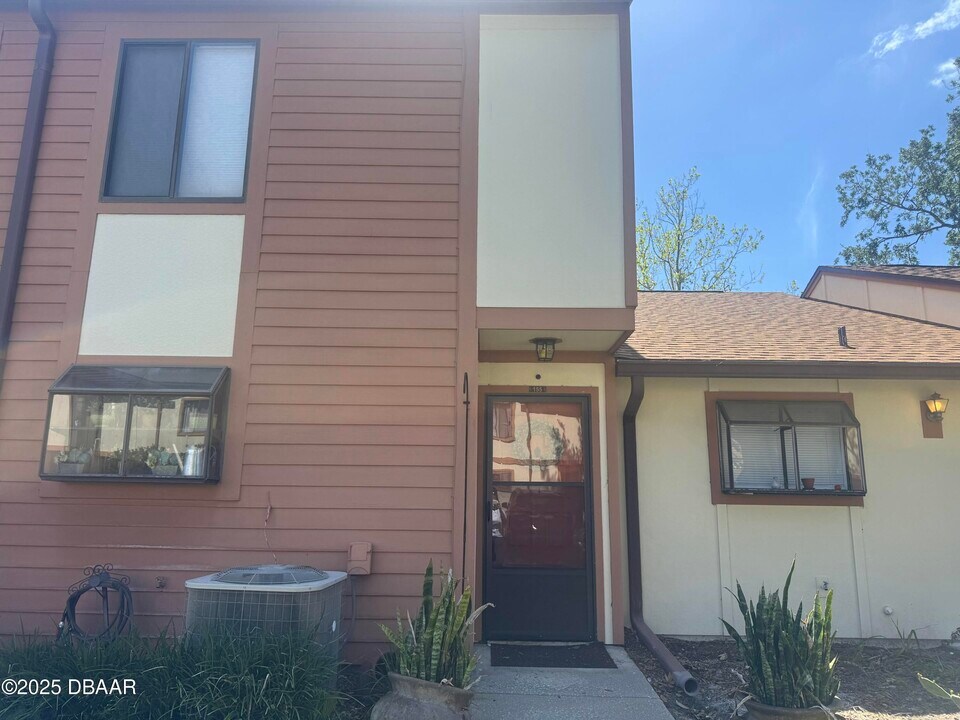 155 White Fawn Dr in Daytona Beach, FL - Building Photo