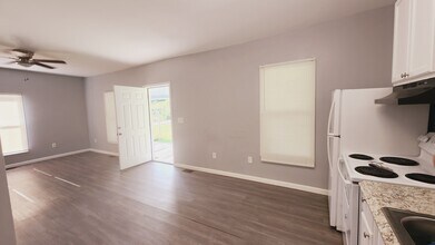 2102 Adams Ave in Knoxville, TN - Foto de edificio - Building Photo