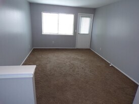 3442 Heritage Pkwy in Dearborn, MI - Building Photo