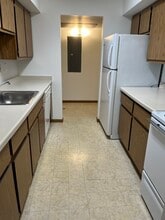 College Court Apartments in Oak Creek, WI - Building Photo - Building Photo