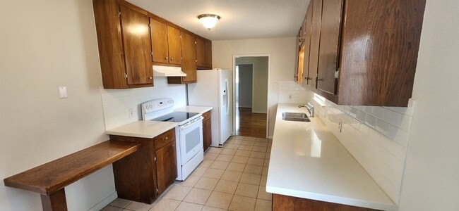 property at 5501 Huisache St