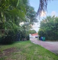 2952 SW 14th St in Miami, FL - Building Photo