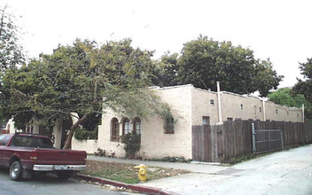 1165 N Orange Grove Ave in West Hollywood, CA - Building Photo - Building Photo