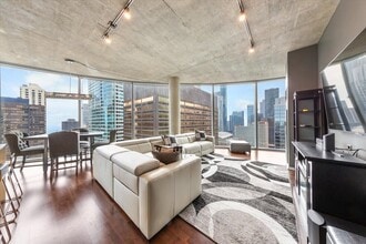 600 N Fairbanks Ct, Unit 3301 in Chicago, IL - Foto de edificio - Building Photo