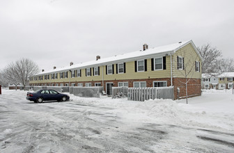 River Lane Townhouses in Grafton, WI - Building Photo - Building Photo