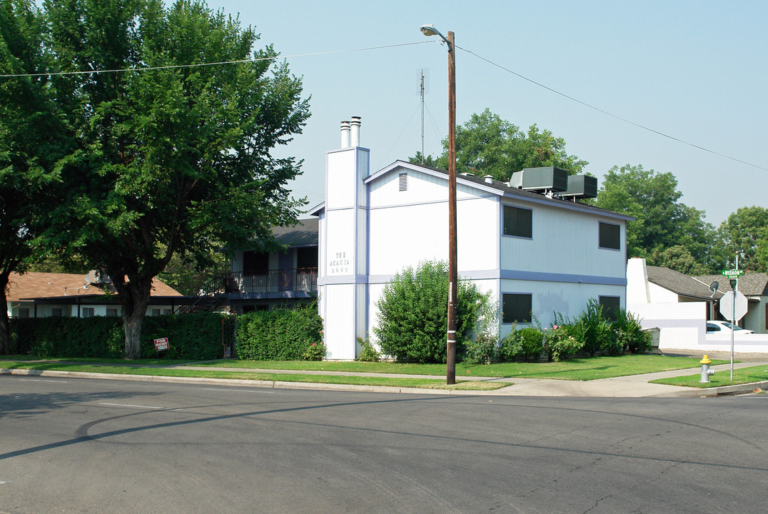 The Acacia in Fresno, CA - Building Photo