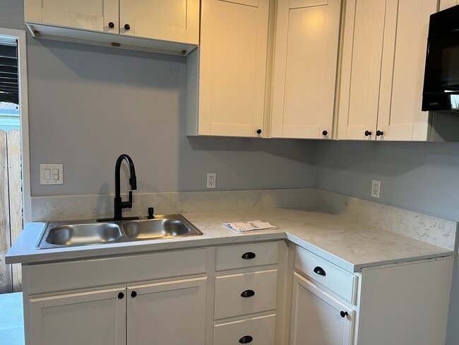 6006 Donna Ave in Los Angeles, CA - Building Photo - Building Photo