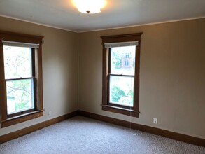 1016 3rd Ave, Unit 3 in Eau Claire, WI - Building Photo - Building Photo