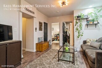 1741 W Chicago Ave in Chicago, IL - Building Photo - Building Photo