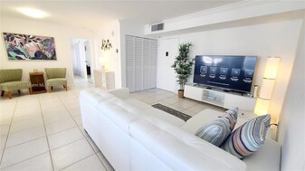 16909 N Bay Rd, Unit 806 in Sunny Isles Beach, FL - Building Photo - Building Photo