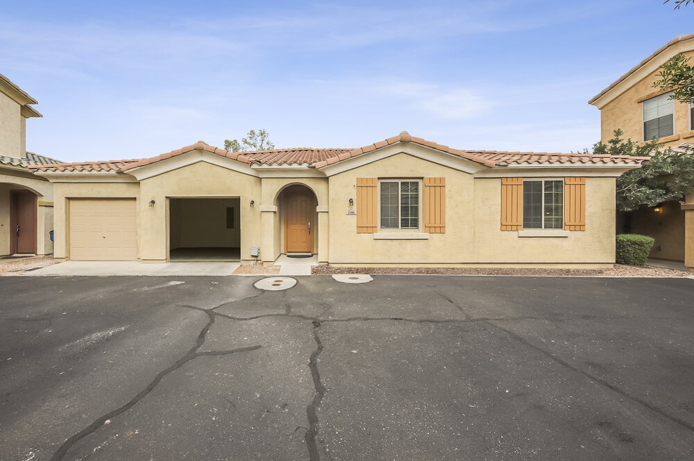 1686 S Desert View Pl in Apache Junction, AZ - Building Photo