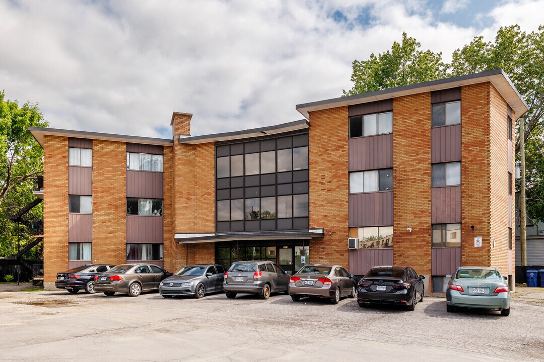 3671A Du Souvenir Ch in Laval, QC - Building Photo
