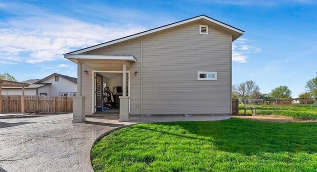property at 2463 N Maxie Way