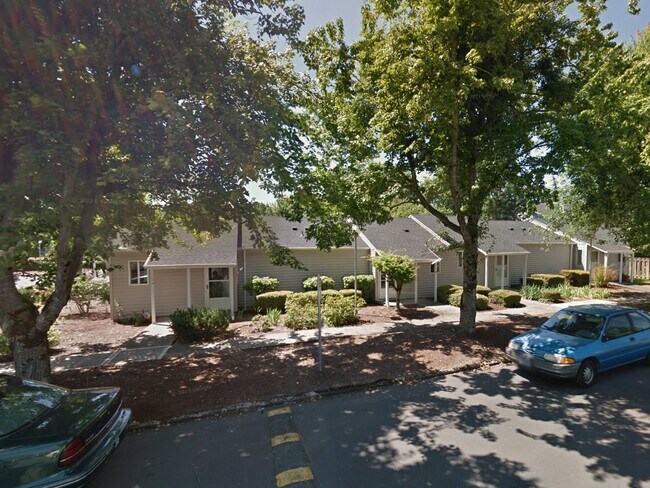 615 W Heintz St in Molalla, OR - Building Photo - Building Photo