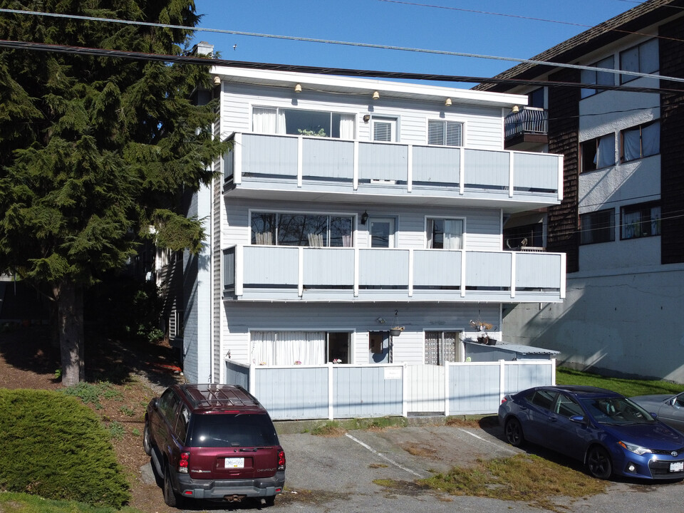 90 Saint Andrews Ave in North Vancouver, BC - Building Photo