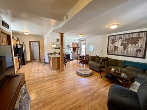 1214 W Nelson St, Unit CH in Chicago, IL - Foto de edificio - Building Photo