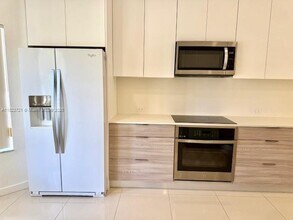 8244 NW 107th Path, Unit 10-14 in Doral, FL - Building Photo - Building Photo