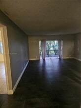 5961 N Falls Cir Dr in Lauderhill, FL - Building Photo - Building Photo