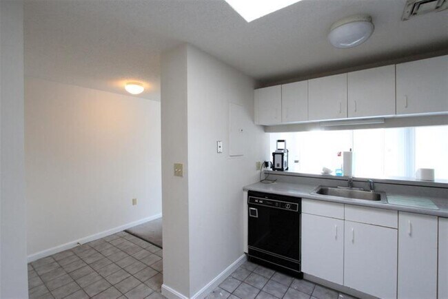 155 Beacon St, Unit 2 in Somerville, MA - Foto de edificio - Building Photo