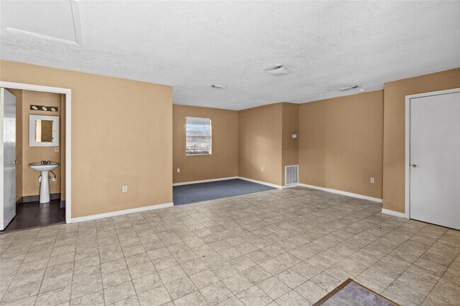 2200 Peach Ave in Bay City, TX - Building Photo - Building Photo