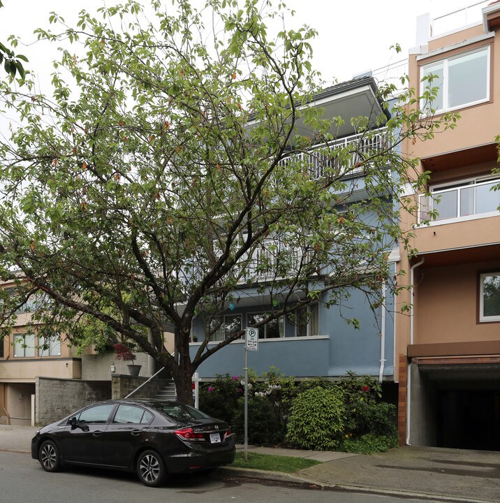 The Magnolia in Vancouver, BC - Building Photo