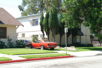 406 Oak St in Glendale, CA - Foto de edificio - Building Photo