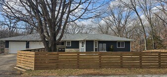 2513 Hillcrest Dr in High Ridge, MO - Building Photo