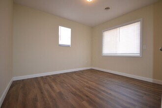 227 W South St in Bolivar, MO - Foto de edificio - Building Photo