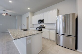 32014 Quail Terrace Ln in Conroe, TX - Building Photo - Building Photo